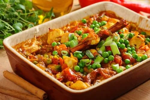 Ryż na obiad: Szybkie i smaczne przepisy dla każdego (mięsne i wege)