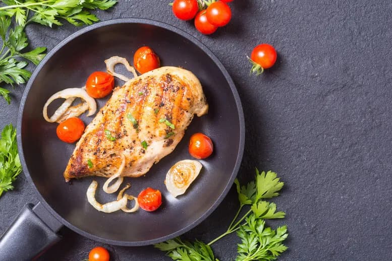Ile smażyć pierś kurczaka? Sekret soczystości i bezpieczeństwa