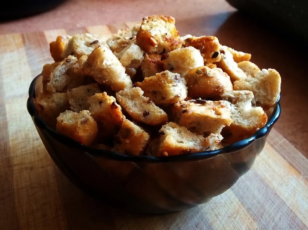 Domowe grzanki do zupy: Szybki przepis na idealnie chrupiący dodatek